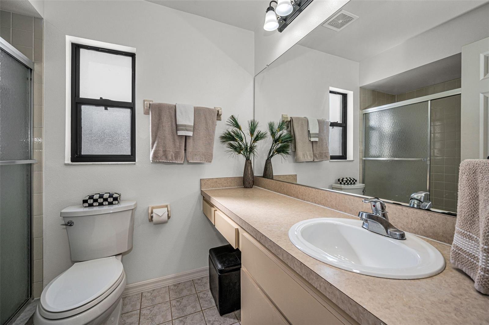 Image 20 of 41 For 1533 Foxcroft Drive W