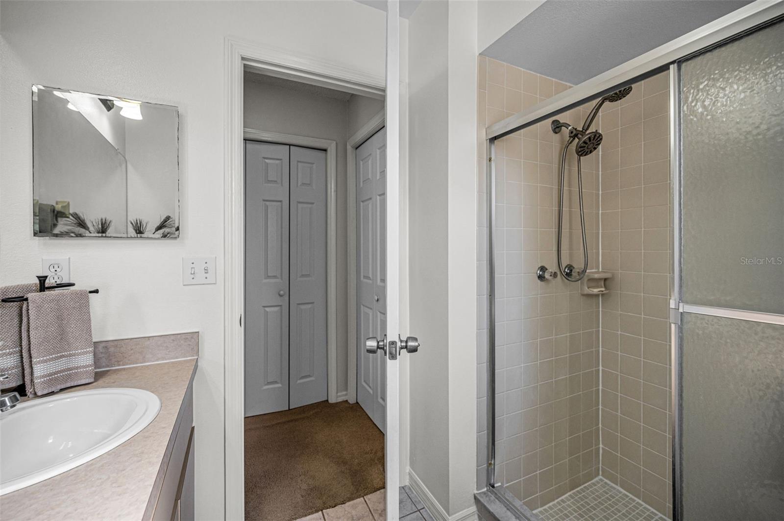 Image 21 of 41 For 1533 Foxcroft Drive W