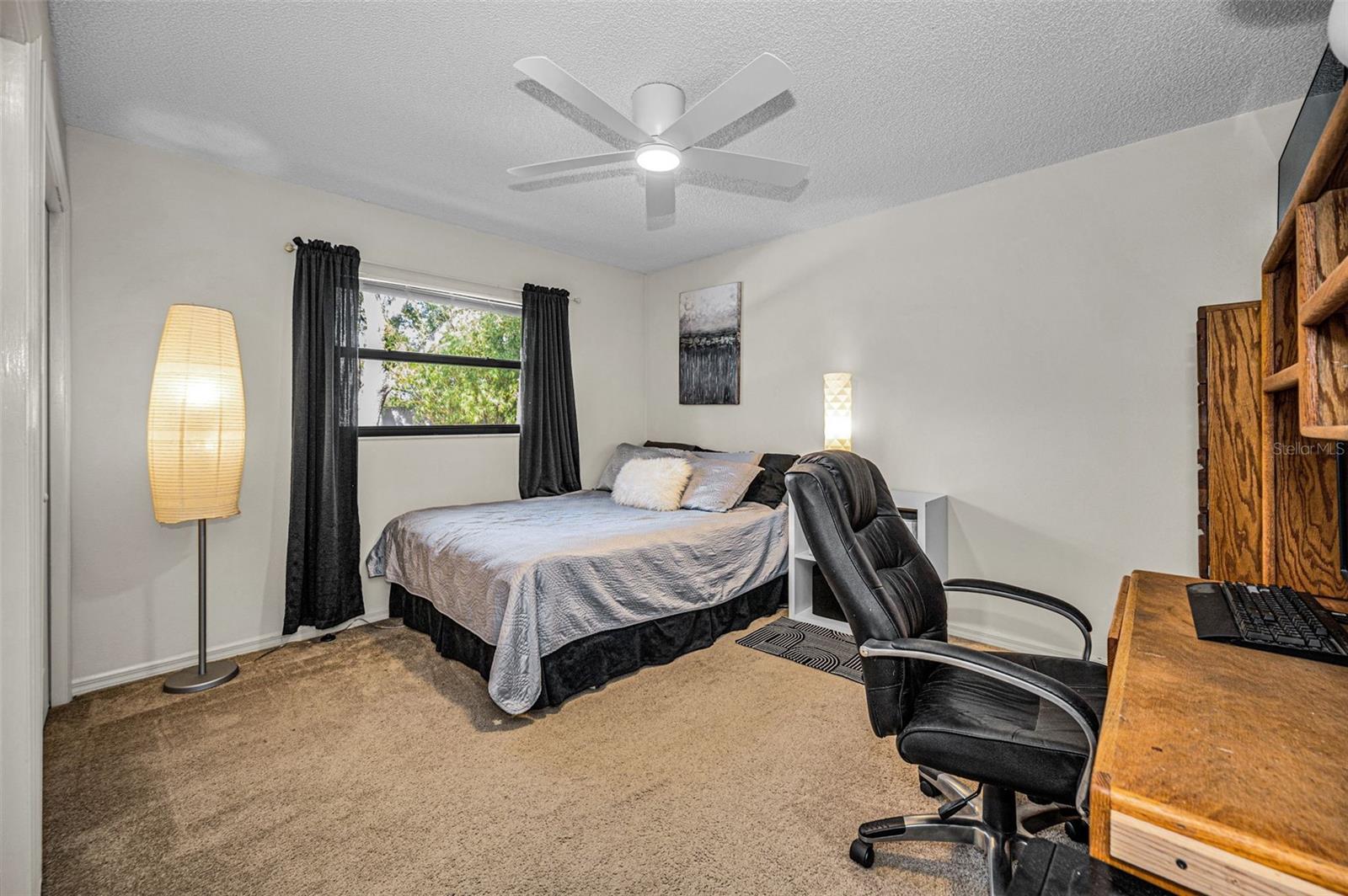 Image 25 of 41 For 1533 Foxcroft Drive W