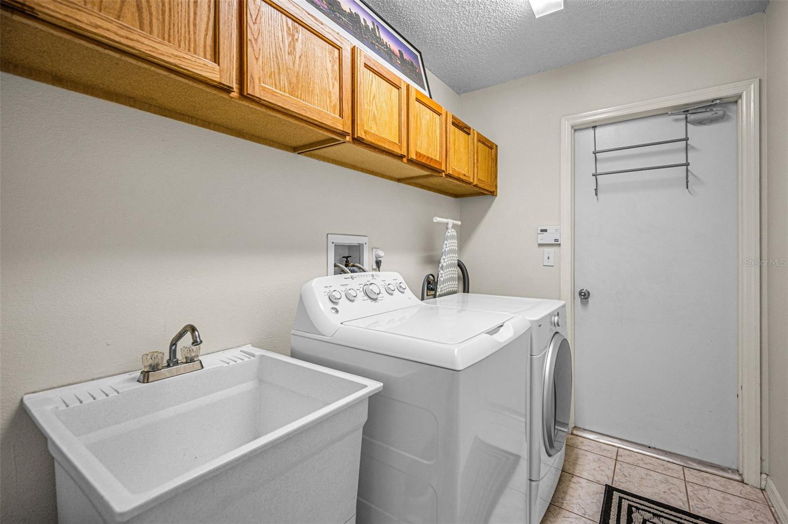 Image 27 of 41 For 1533 Foxcroft Drive W