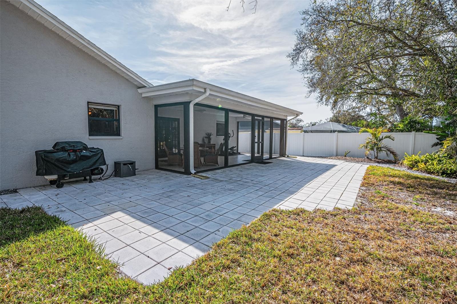 Image 32 of 41 For 1533 Foxcroft Drive W