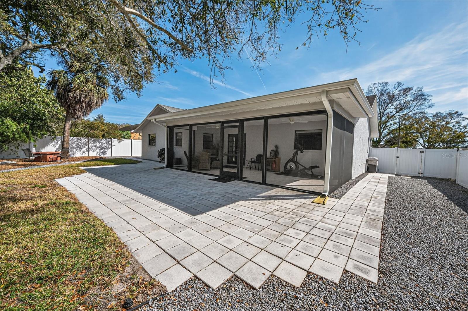 Image 34 of 41 For 1533 Foxcroft Drive W