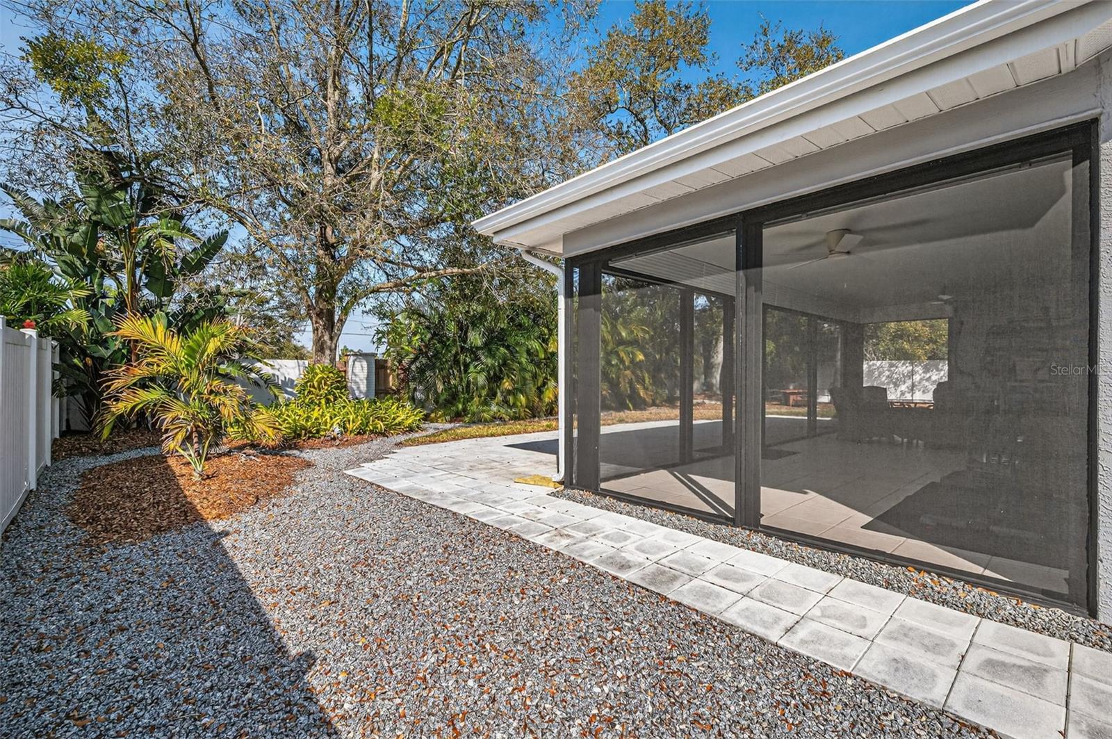 Image 35 of 41 For 1533 Foxcroft Drive W