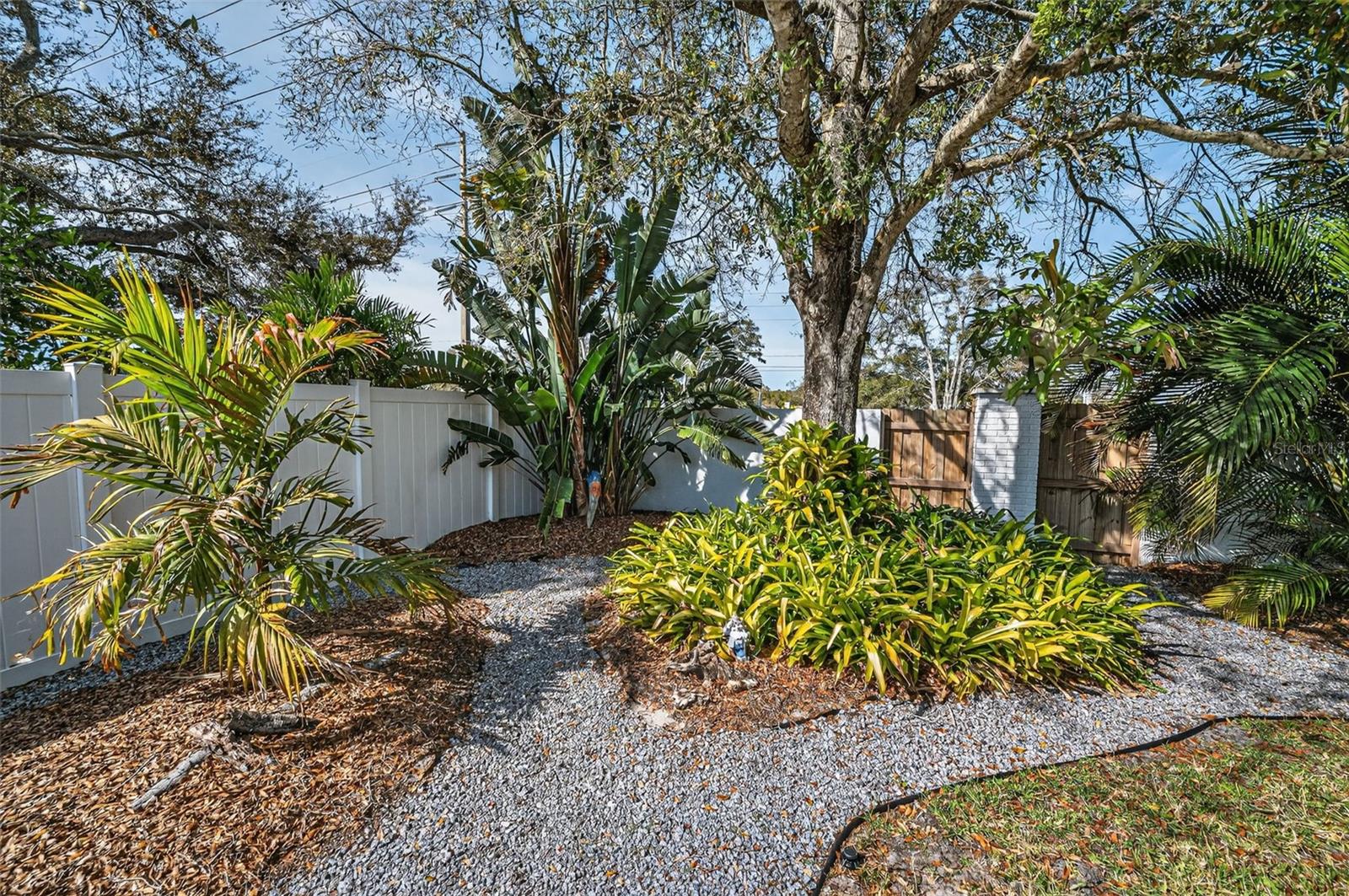 Image 36 of 41 For 1533 Foxcroft Drive W