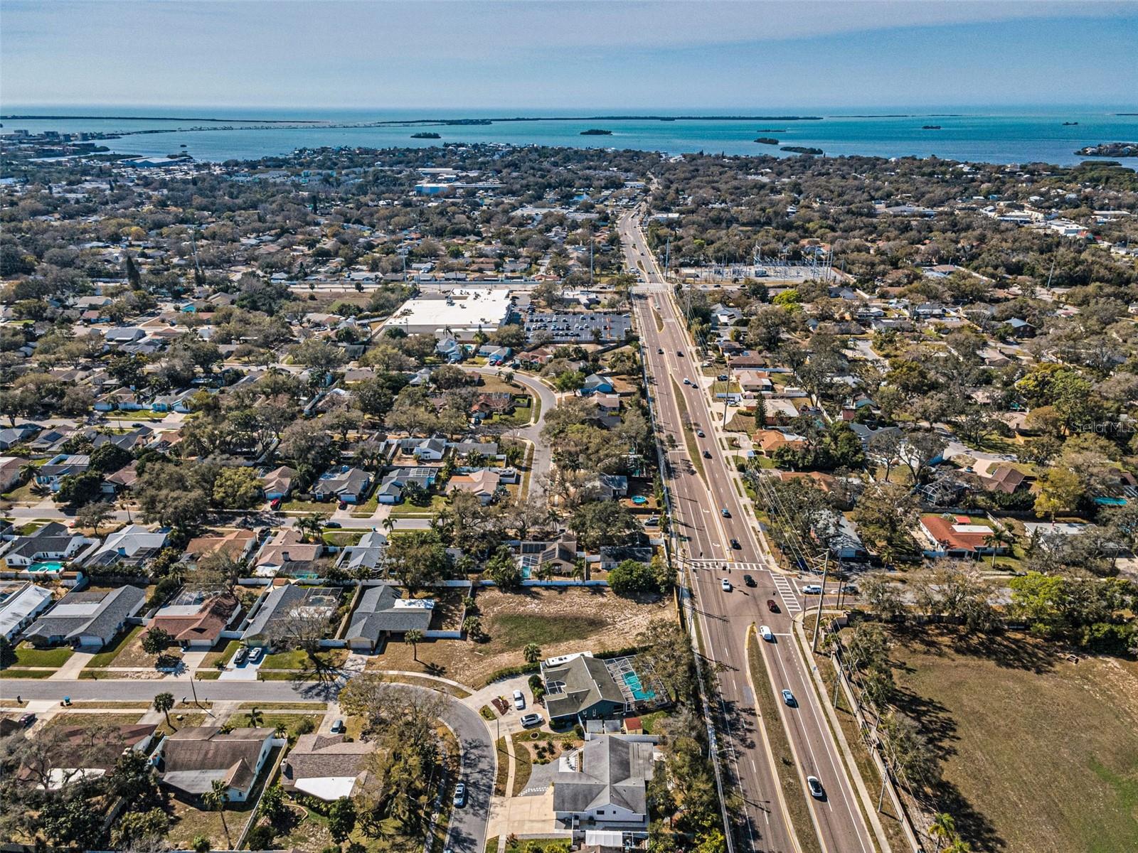 Image 4 of 41 For 1533 Foxcroft Drive W