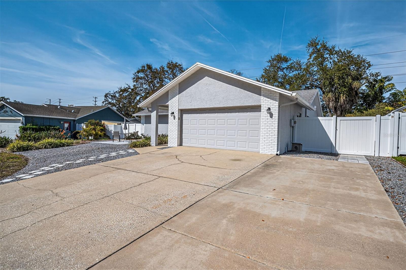 Image 6 of 41 For 1533 Foxcroft Drive W