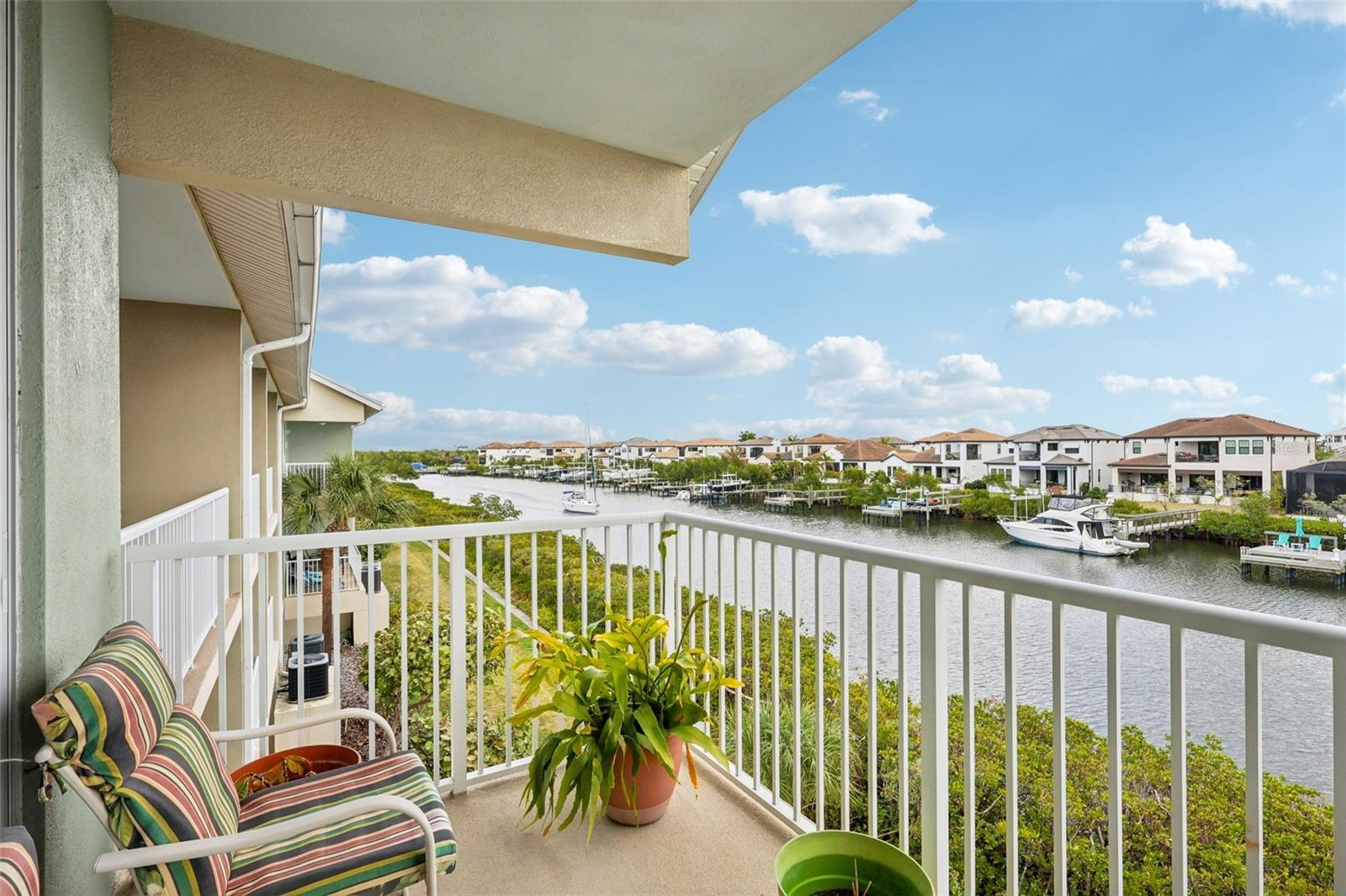 Listing photo id 42 for 533 Bahia Beach Boulevard