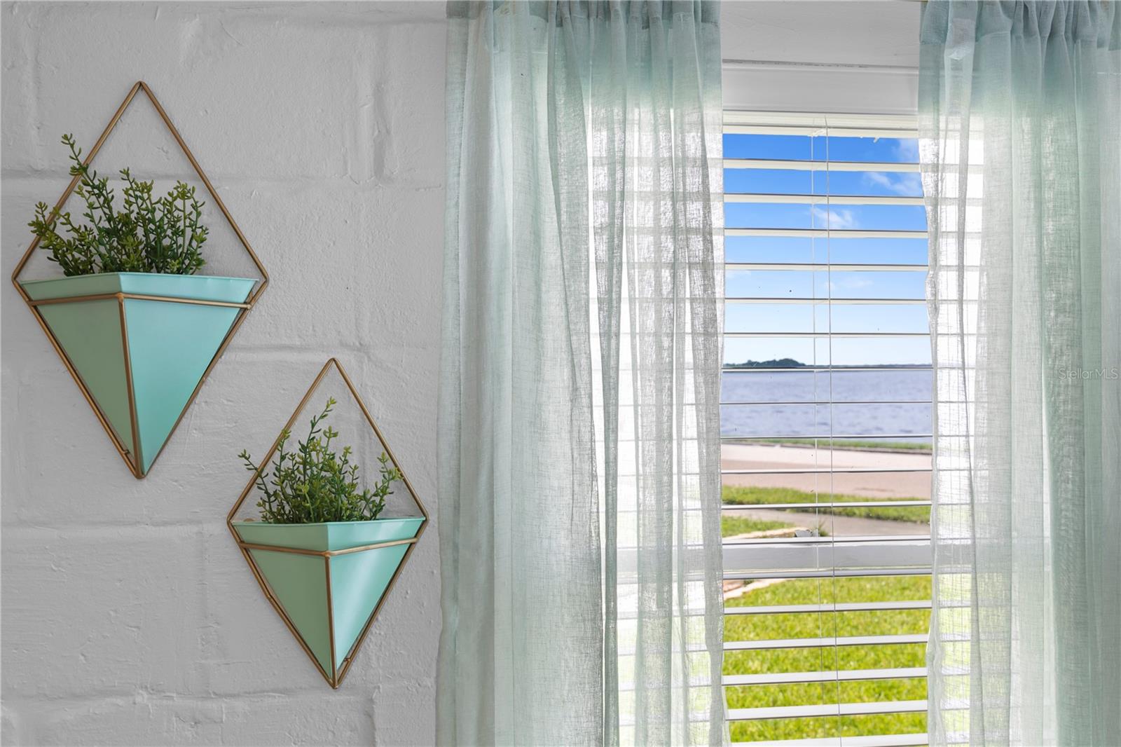 Image 13 of 32 For 1305 Bermuda Boulevard A