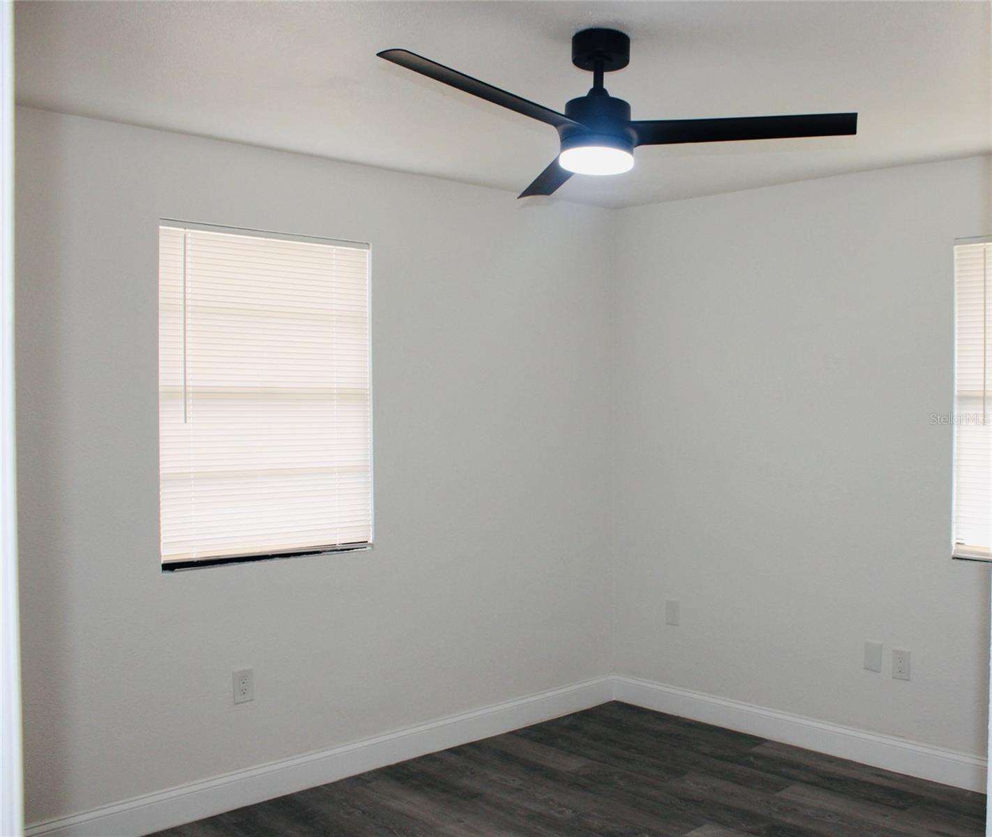 Listing photo id 12 for 8308 Allamanda Avenue