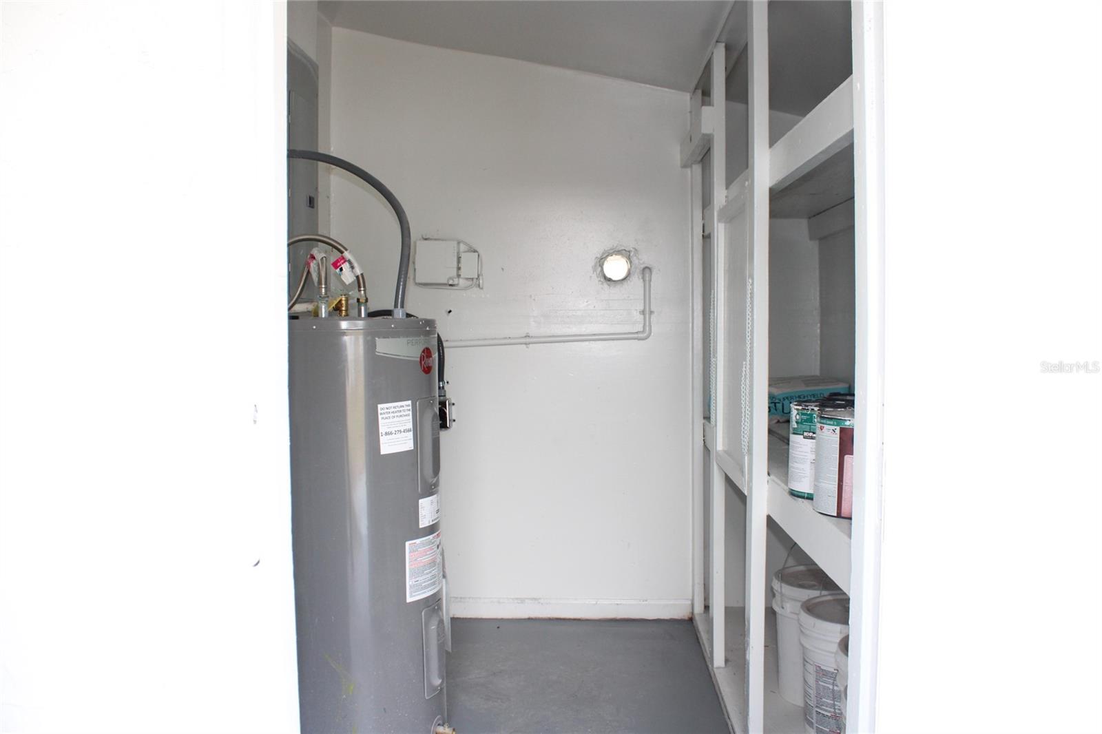 Listing photo id 13 for 8308 Allamanda Avenue