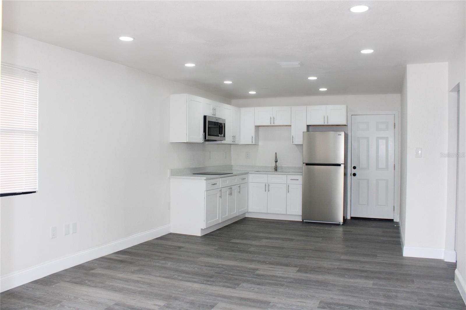 Listing photo id 1 for 8308 Allamanda Avenue