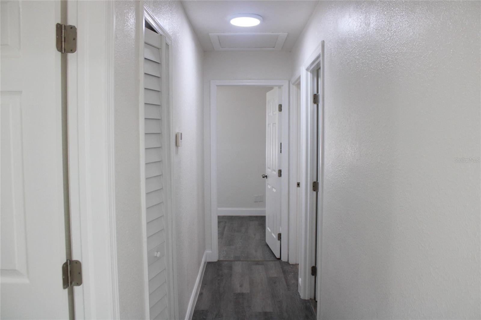 Listing photo id 3 for 8308 Allamanda Avenue