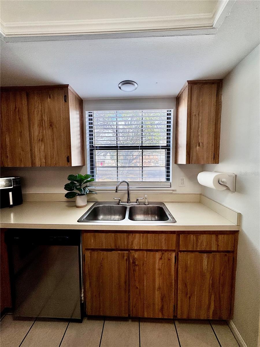 Listing photo id 8 for 14804 Winding Creek Court