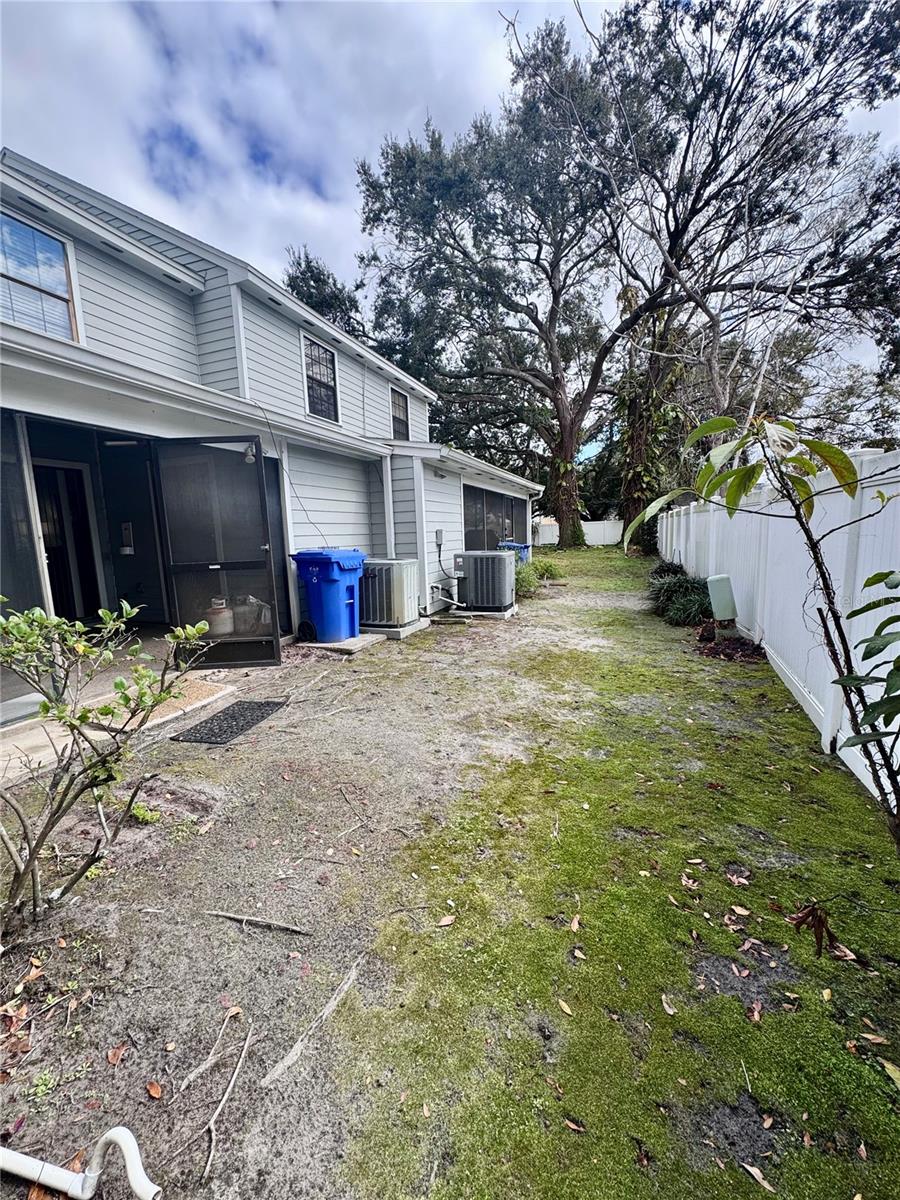 Listing photo id 33 for 14804 Winding Creek Court