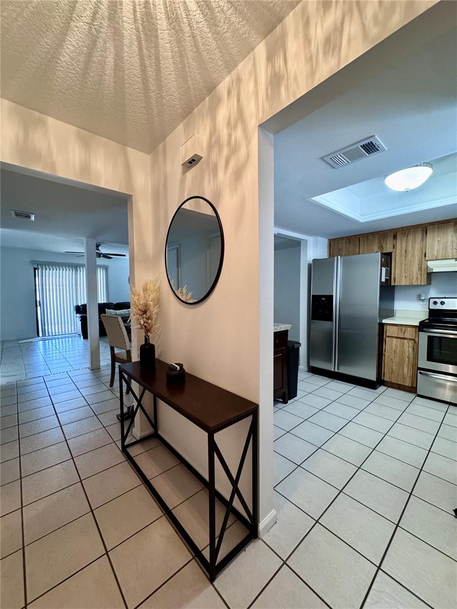 Listing photo id 3 for 14804 Winding Creek Court