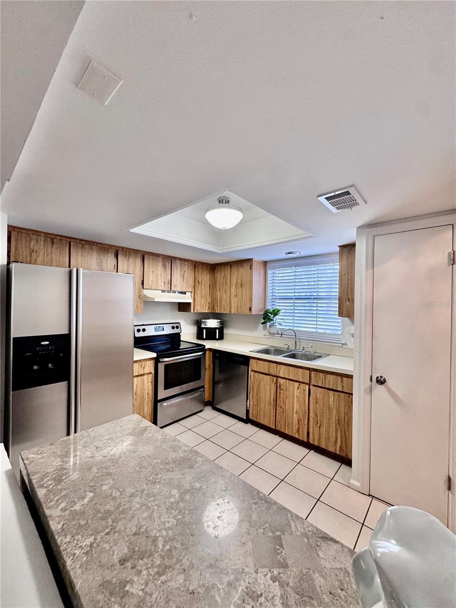 Listing photo id 4 for 14804 Winding Creek Court