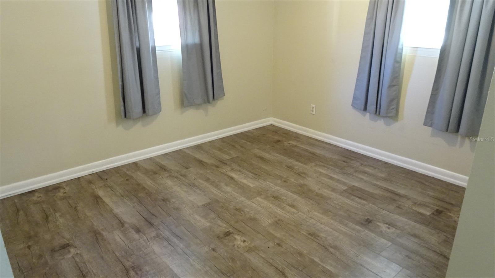 Image 16 of 32 For 10385 111th Place