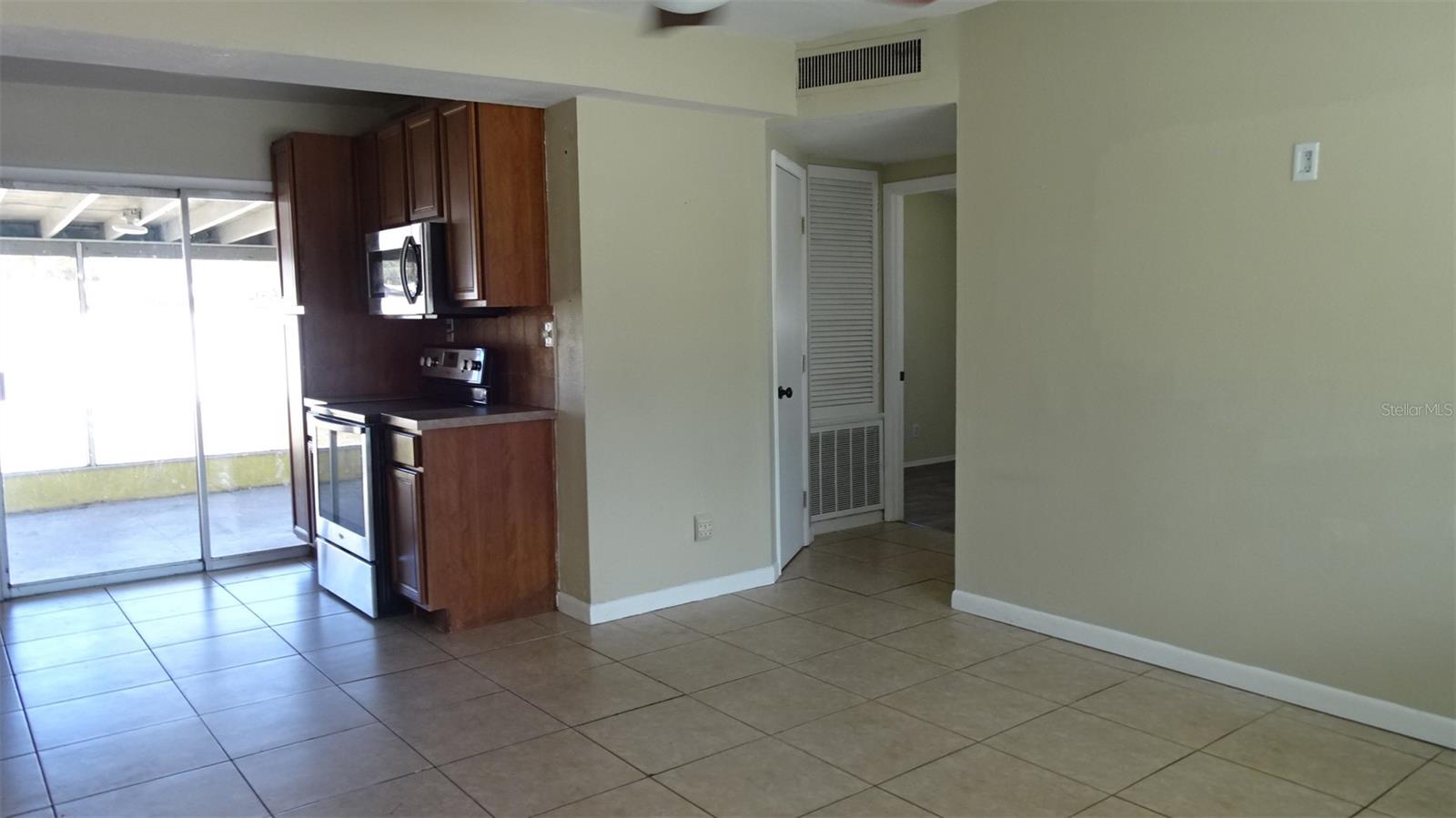 Image 6 of 32 For 10385 111th Place