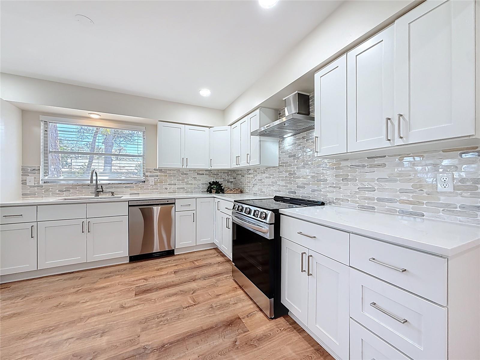 Image 14 of 58 For 11366 88th Avenue