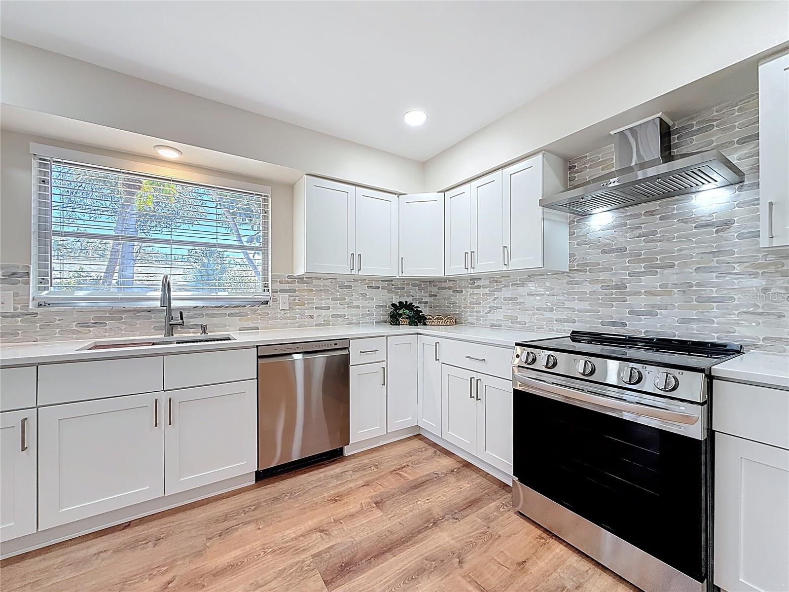 Image 15 of 58 For 11366 88th Avenue