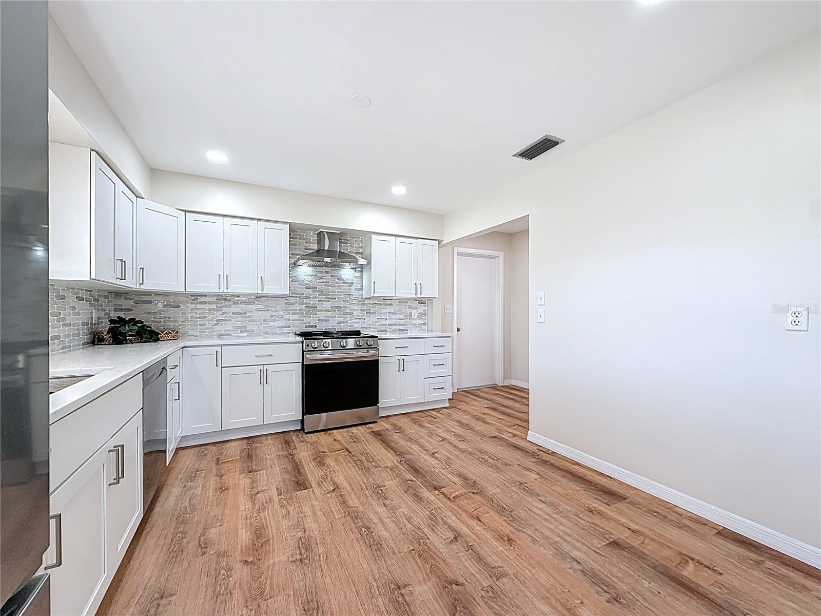 Image 24 of 58 For 11366 88th Avenue