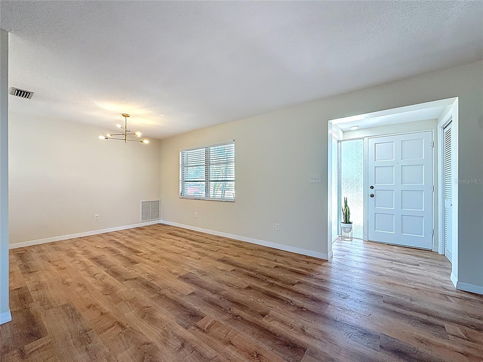 Image 6 of 58 For 11366 88th Avenue