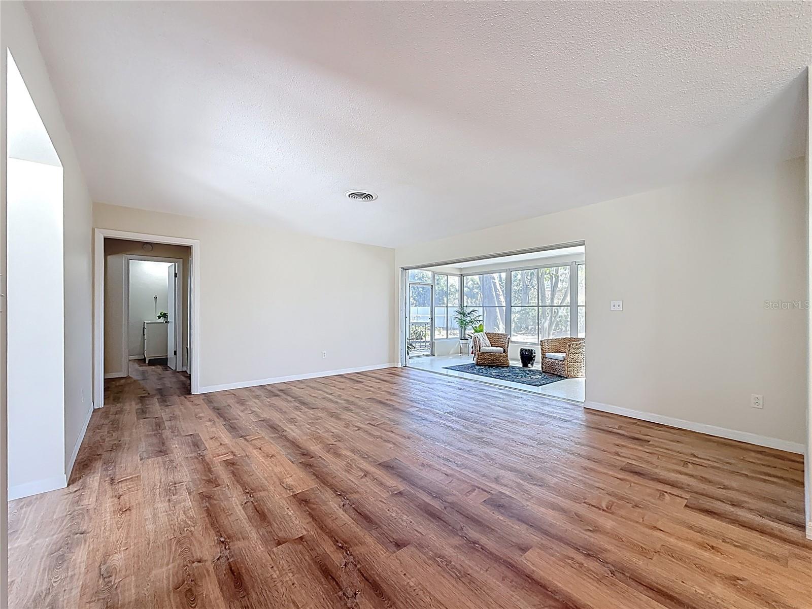 Image 7 of 58 For 11366 88th Avenue