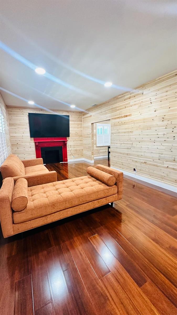 Listing photo id 8 for 6804 Barry Road