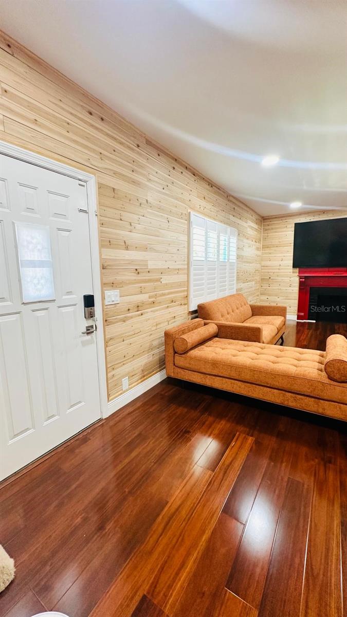 Listing photo id 10 for 6804 Barry Road