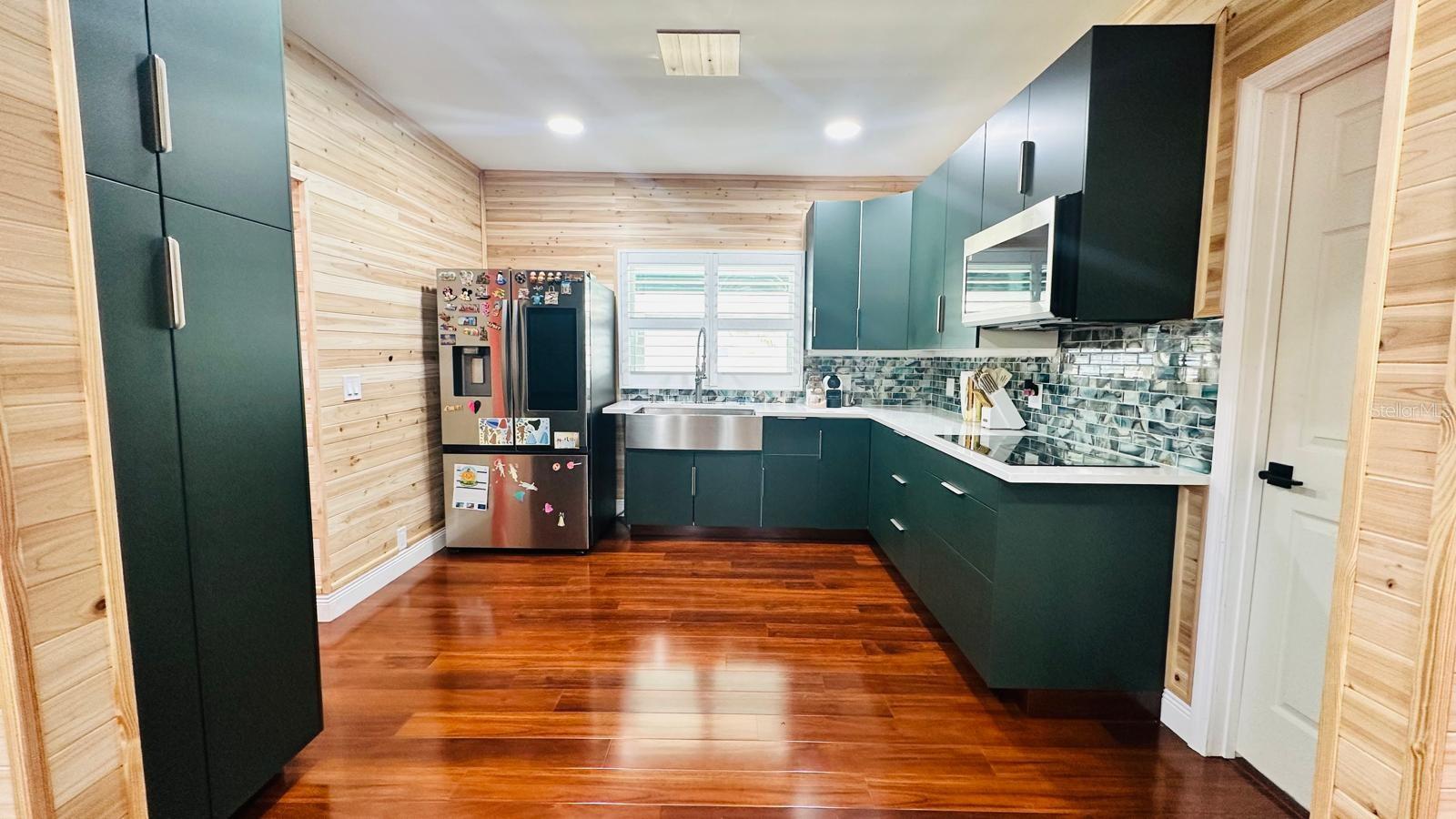 Listing photo id 15 for 6804 Barry Road