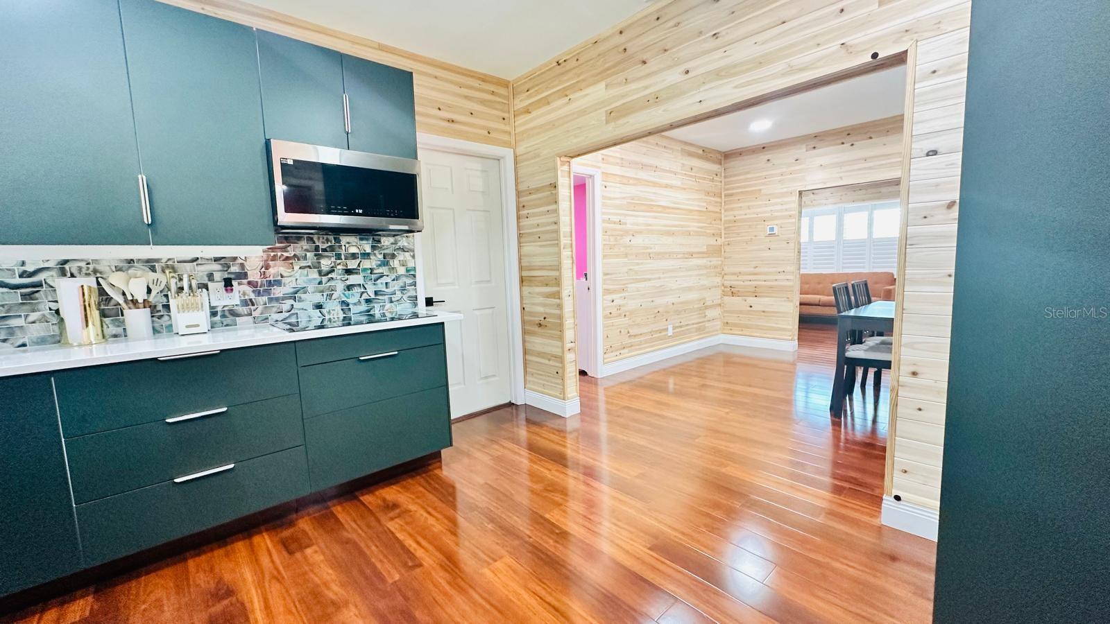 Listing photo id 16 for 6804 Barry Road