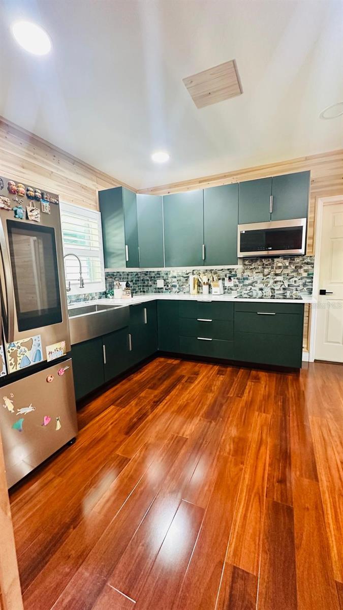 Listing photo id 17 for 6804 Barry Road