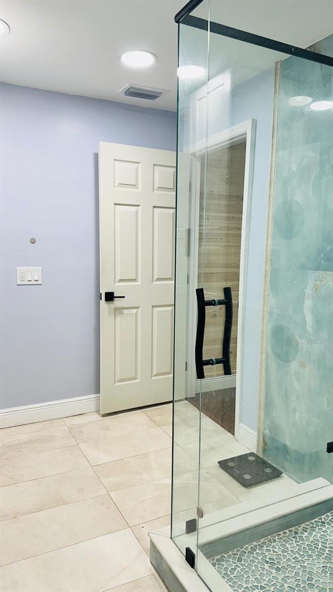 Listing photo id 23 for 6804 Barry Road