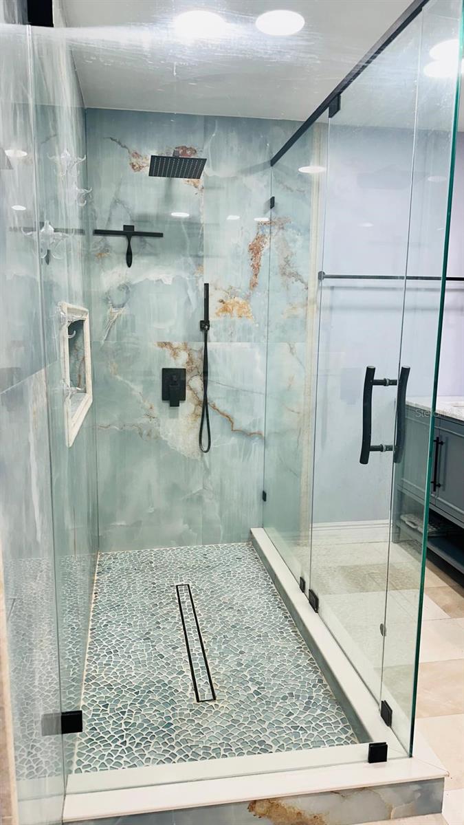 Listing photo id 24 for 6804 Barry Road