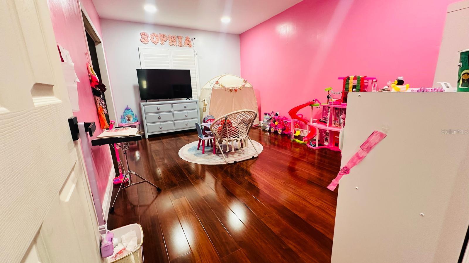 Listing photo id 25 for 6804 Barry Road