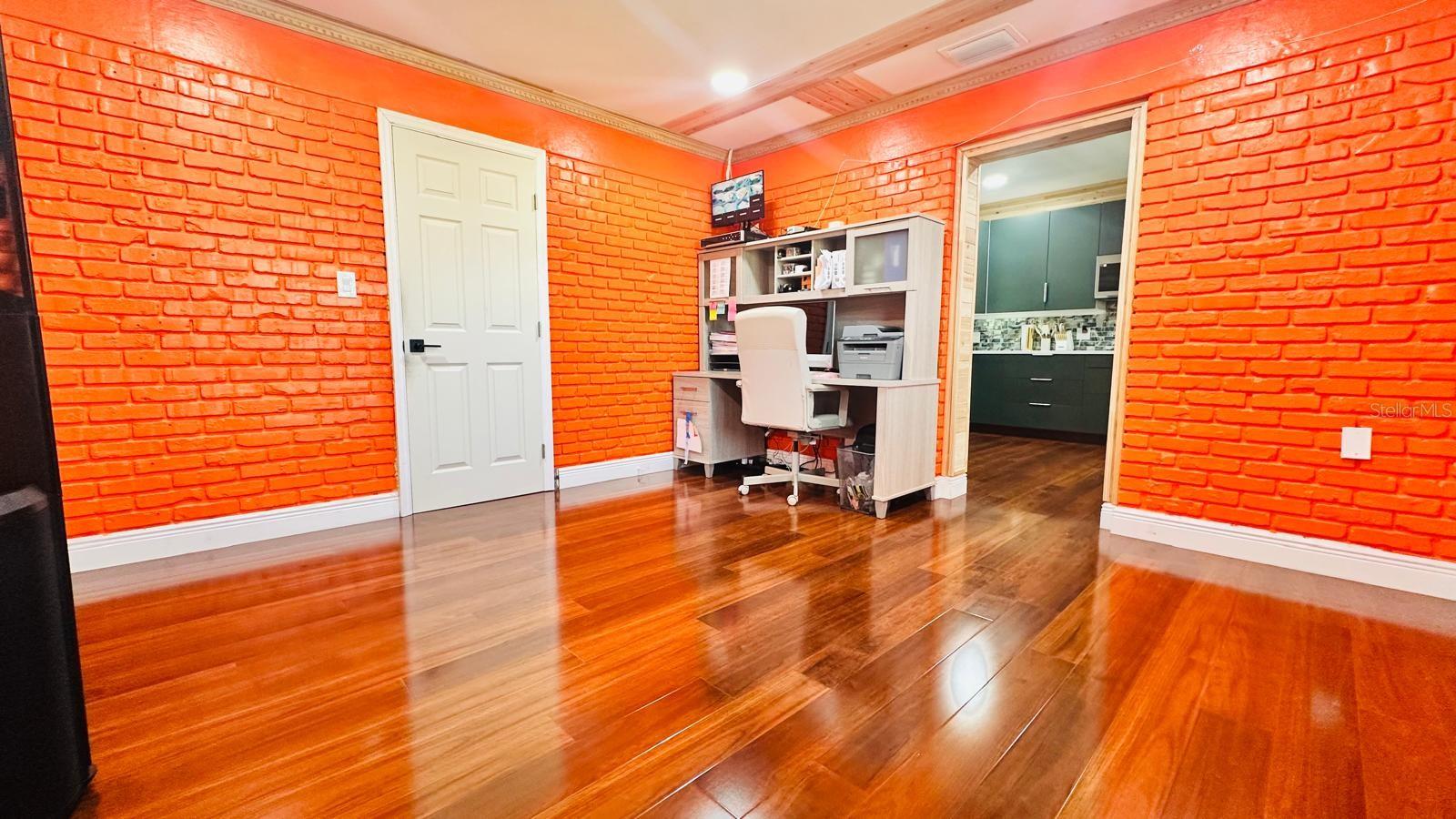 Listing photo id 28 for 6804 Barry Road