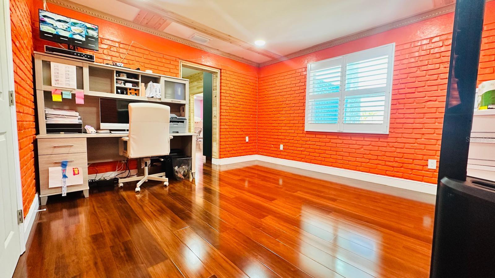 Listing photo id 30 for 6804 Barry Road