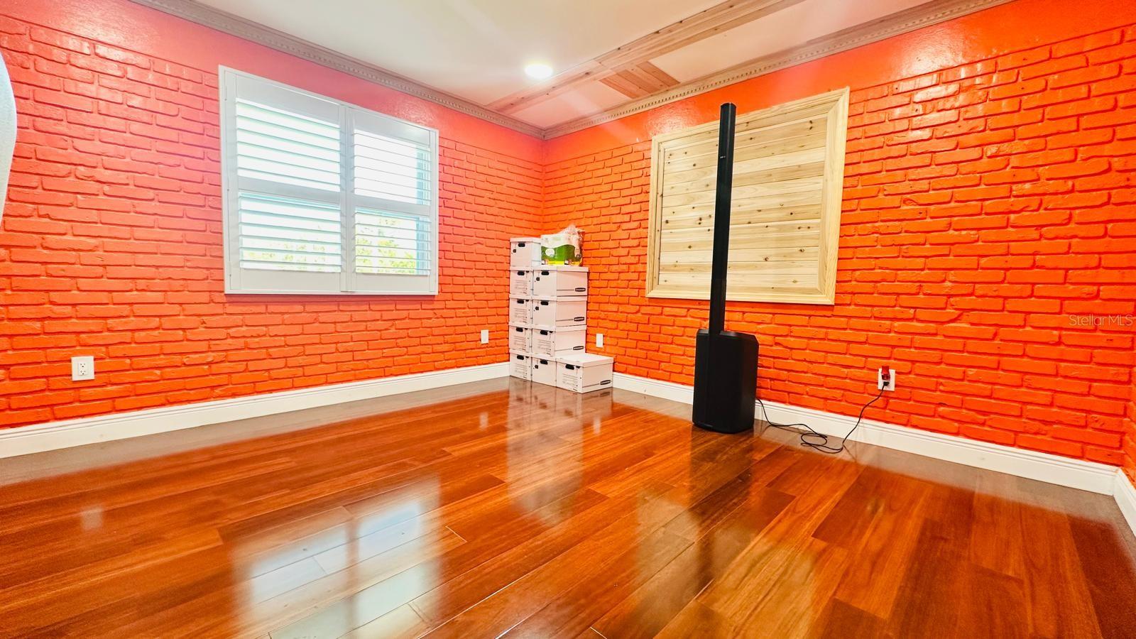 Listing photo id 31 for 6804 Barry Road