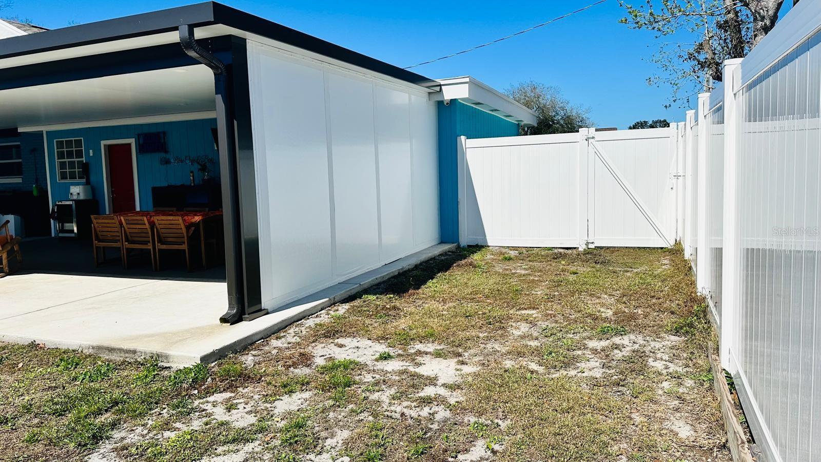 Listing photo id 40 for 6804 Barry Road