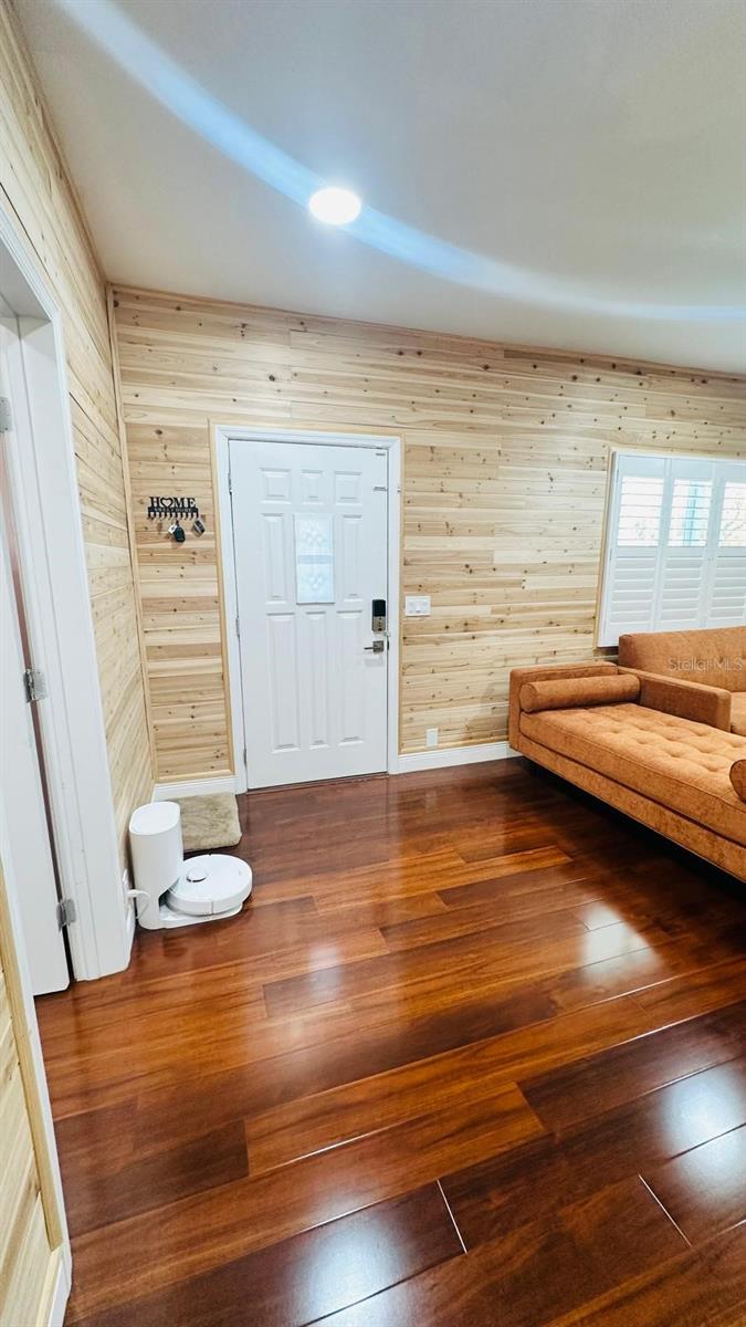 Listing photo id 7 for 6804 Barry Road