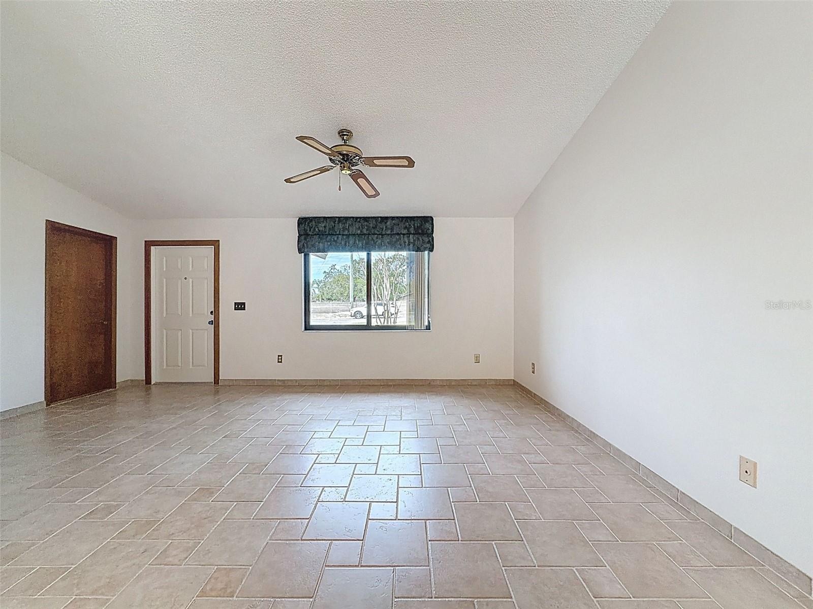 Image 8 of 58 For 1373 Disston Avenue