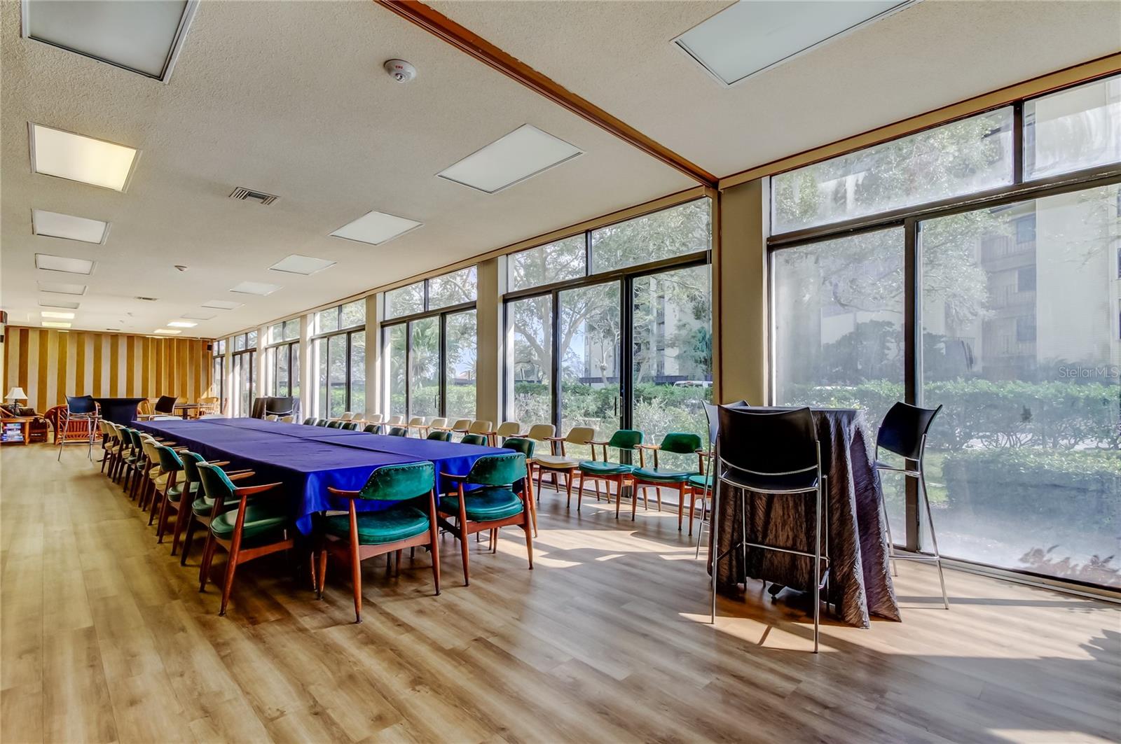 Image 20 of 100 For 660 Island Way 903