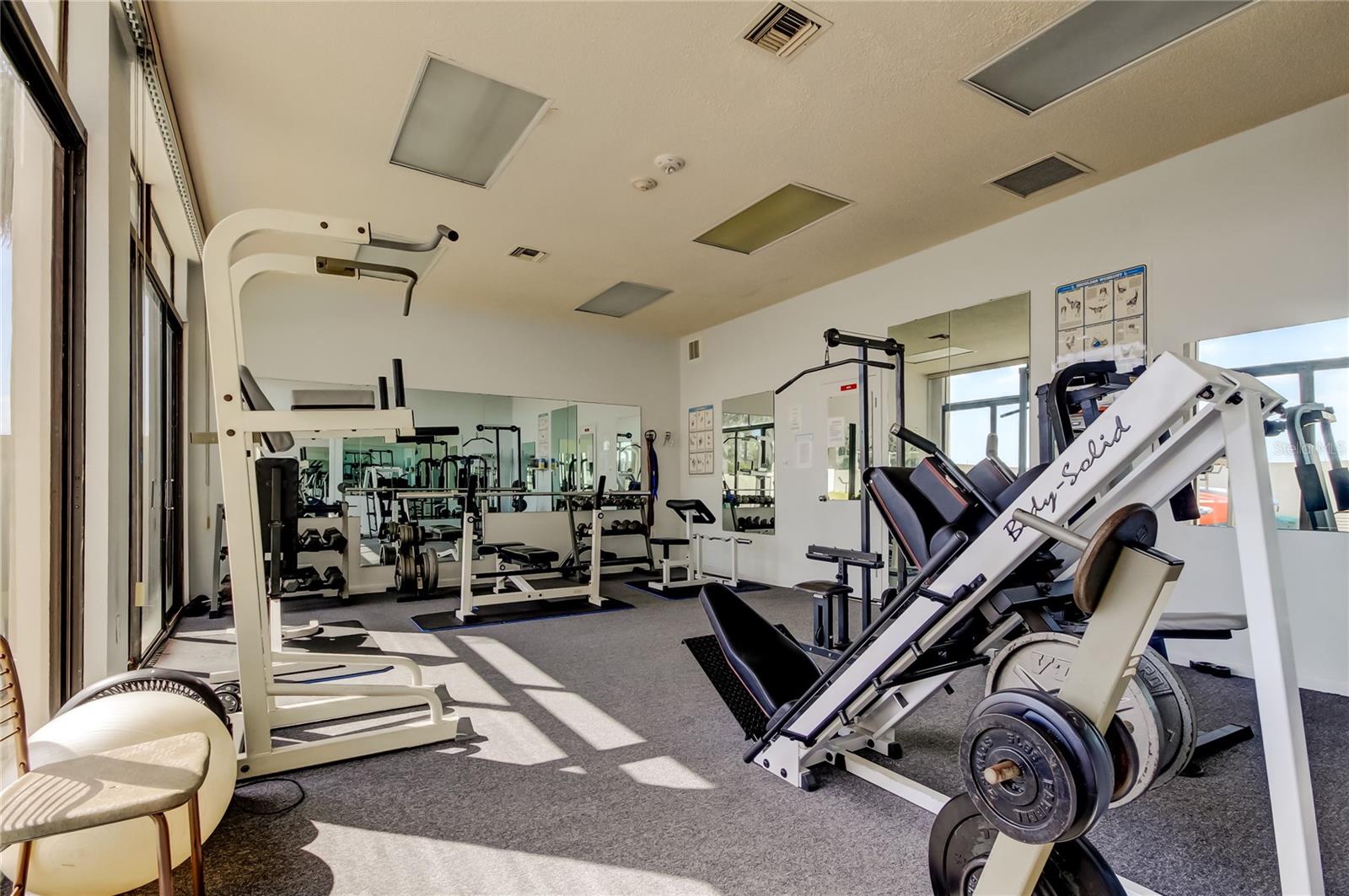 Image 24 of 100 For 660 Island Way 903