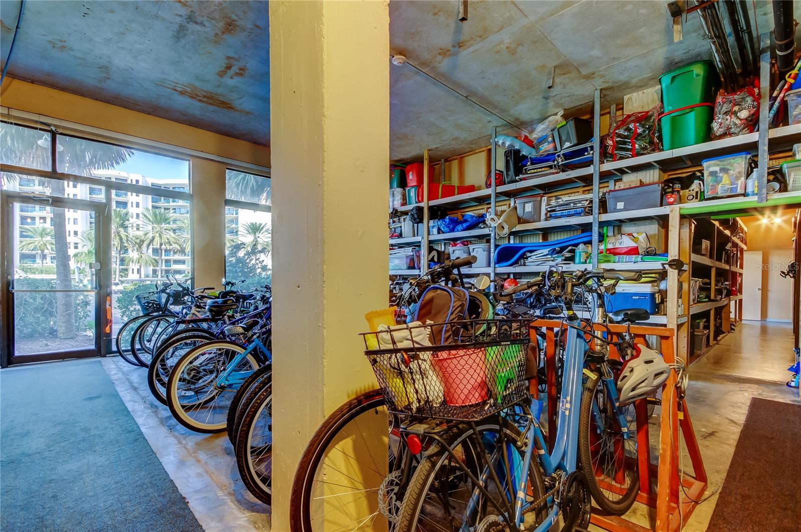 Image 27 of 100 For 660 Island Way 903