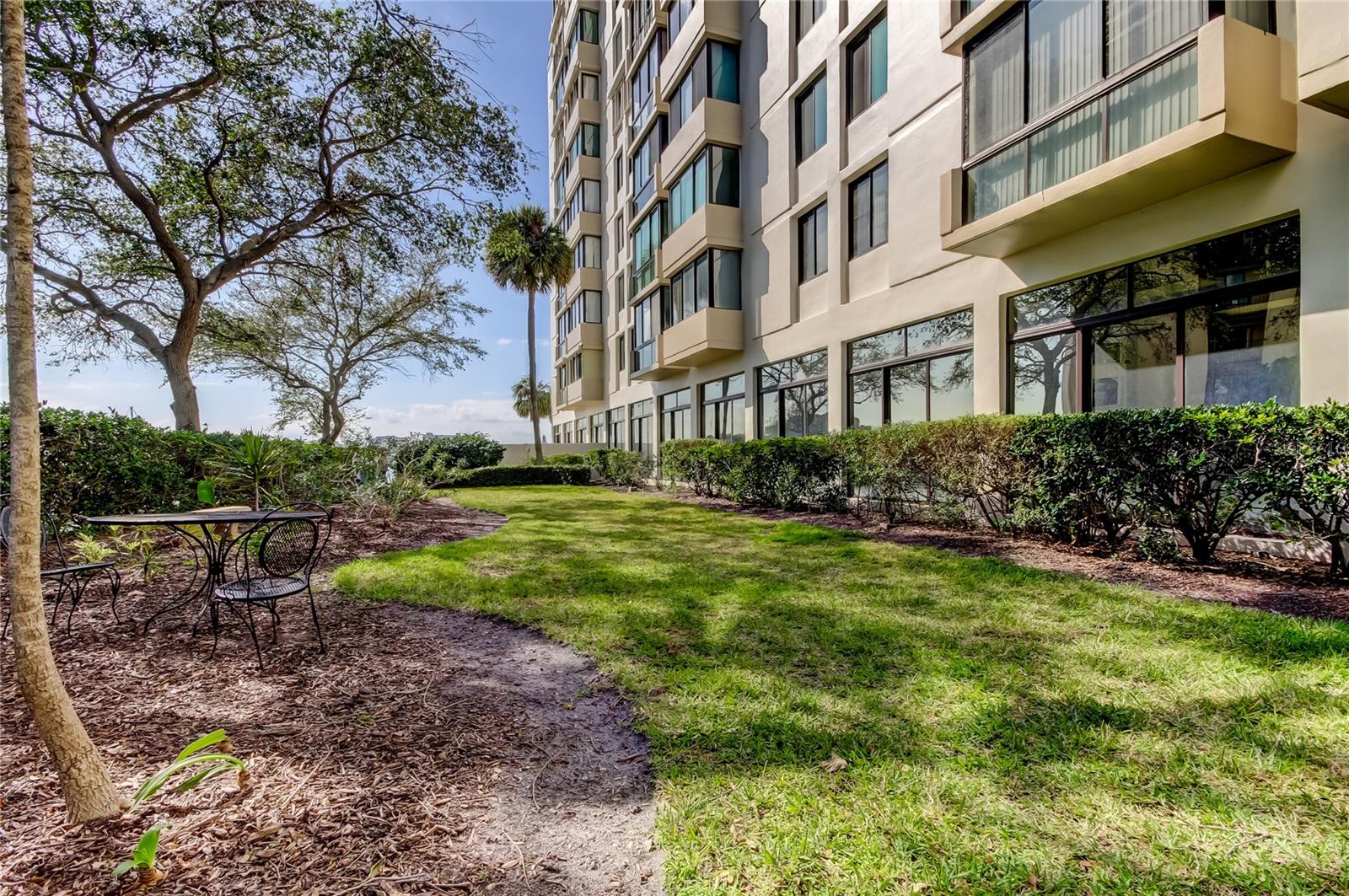 Image 37 of 100 For 660 Island Way 903