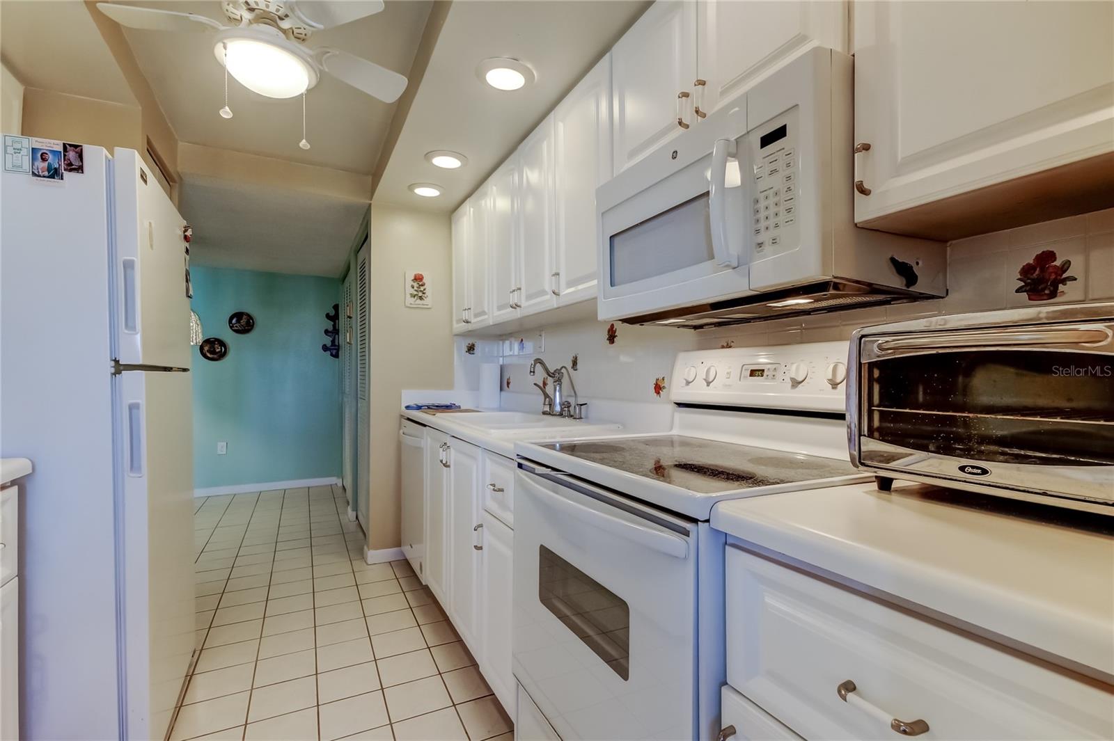 Image 55 of 100 For 660 Island Way 903