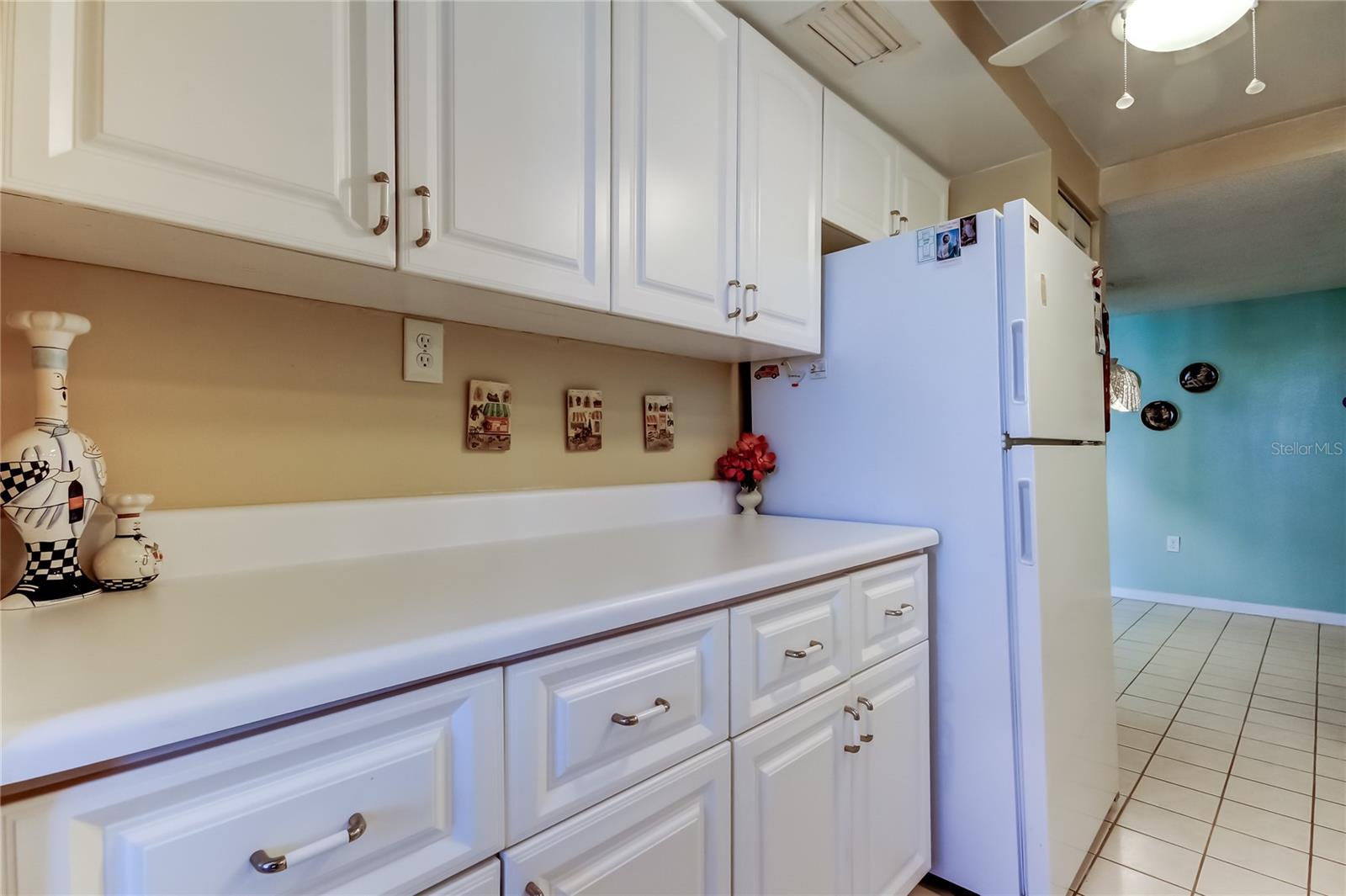 Image 56 of 100 For 660 Island Way 903