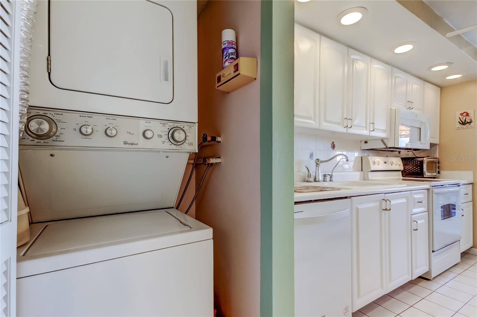 Image 59 of 100 For 660 Island Way 903