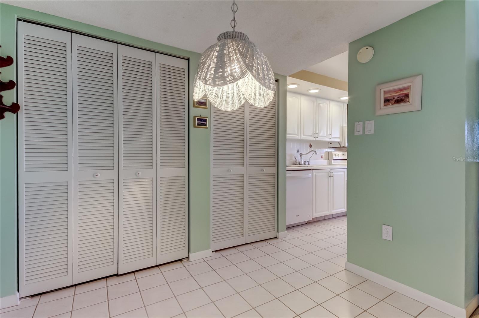 Image 62 of 100 For 660 Island Way 903