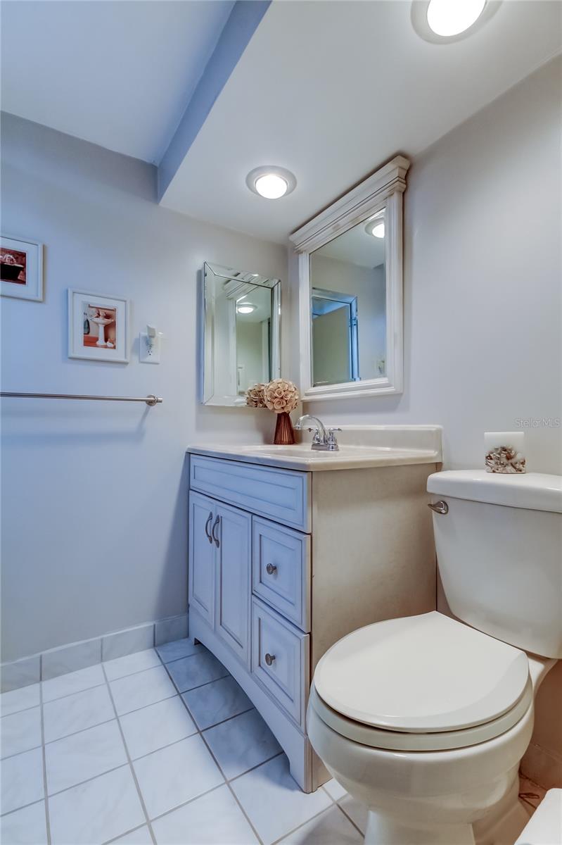 Image 64 of 100 For 660 Island Way 903